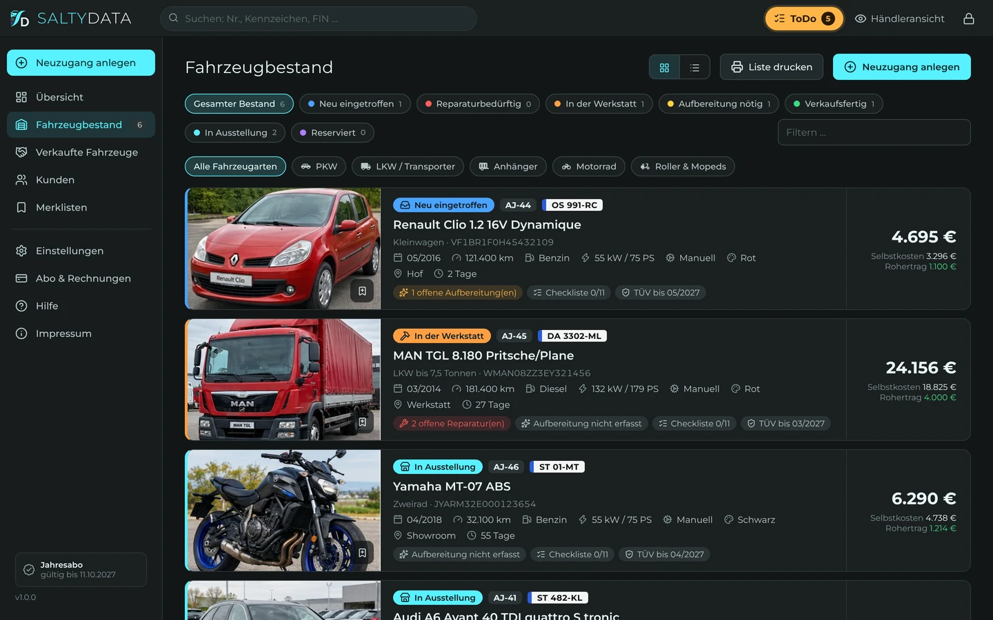 Alle Fahrzeuge mit Status, Preisen, Standzeit und offenen Arbeiten.